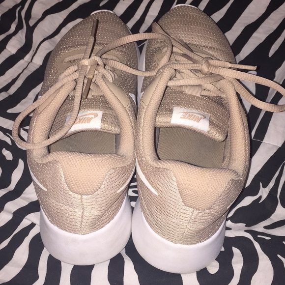 Women’s Nike Tanjun Sneakers - Picture 5 of 5